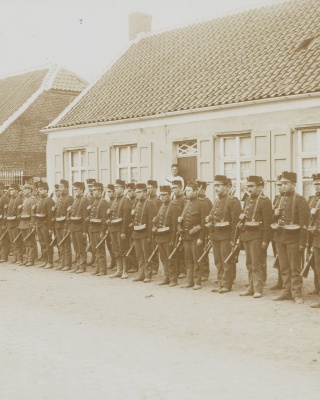 Militairen: Onderofficieren En Soldaten Landmacht Nederland, 1813-1940 ...